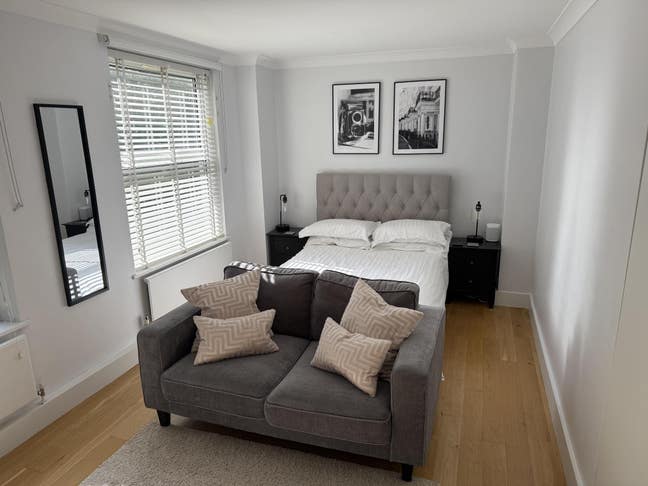 Large Room in Primrose Hill with Private Bathroom Main Photo