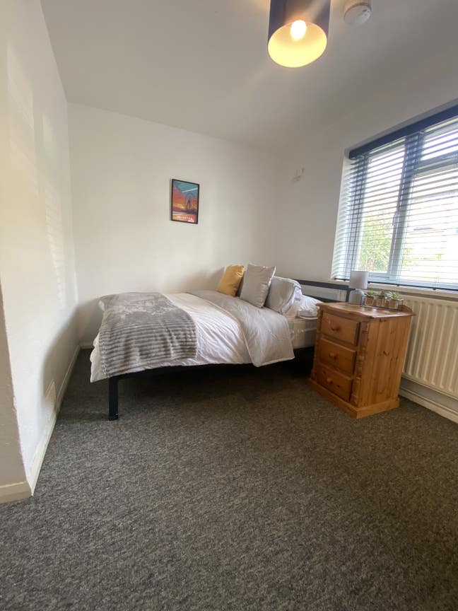 Stylish 6-Bed | Cleaner & Bills Inc Main Photo
