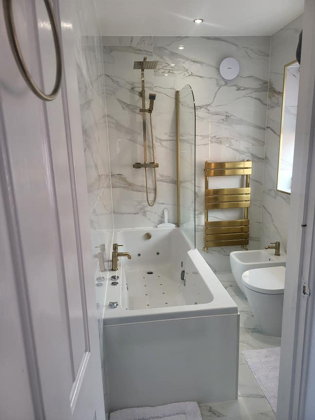 Double room to let in stylish Semi-detached home Main Photo