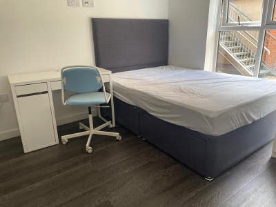 En-suite Room in 5-Bed Flat – Room 3 Main Photo