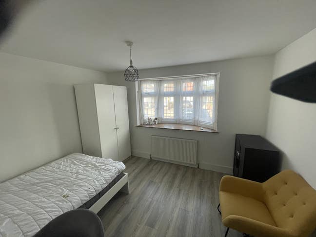 Bright and fully furnished double room in Dagenham Main Photo