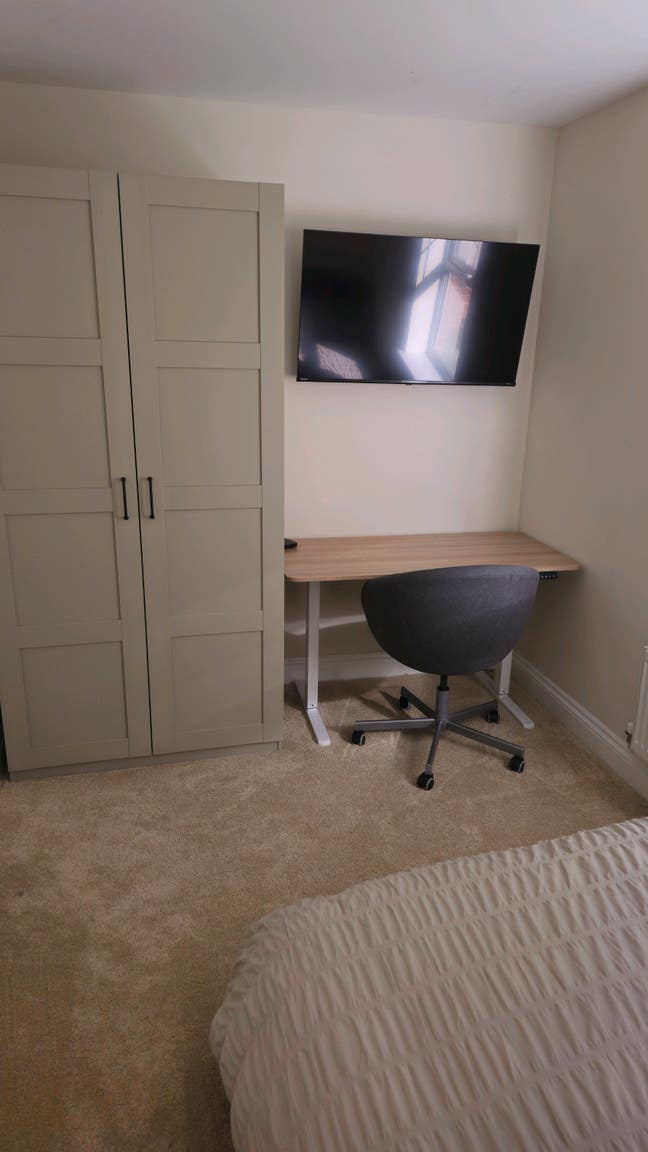 Double Room Available - Fully Refurbished Main Photo