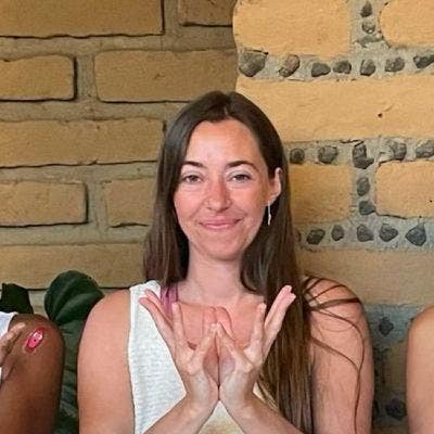 Professional Female seeks a single or double room Main Photo