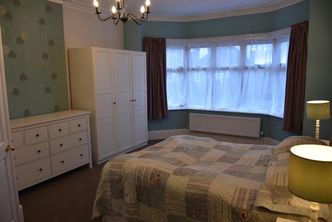 Beautiful room with ensuite Main Photo