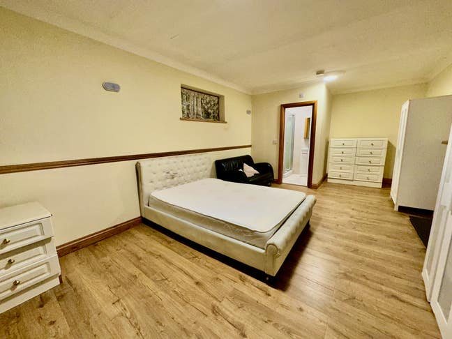 En Suite Large Double Room All Bills Central Line Main Photo