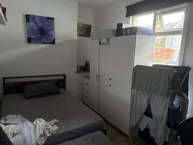 Double room available near Tooting Broadway  Main Photo