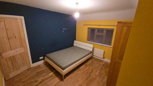 Double room in detached house Main Photo