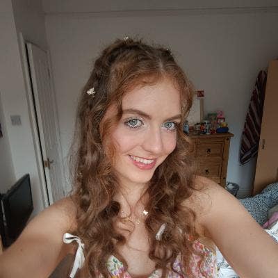 22 year old female looking for a room in Clapham! Main Photo