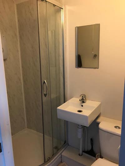 Modern house/private bathroom/parking/ terrace Main Photo