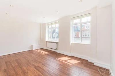 2 Bedroom Flat Next to Warren Street Station  Main Photo