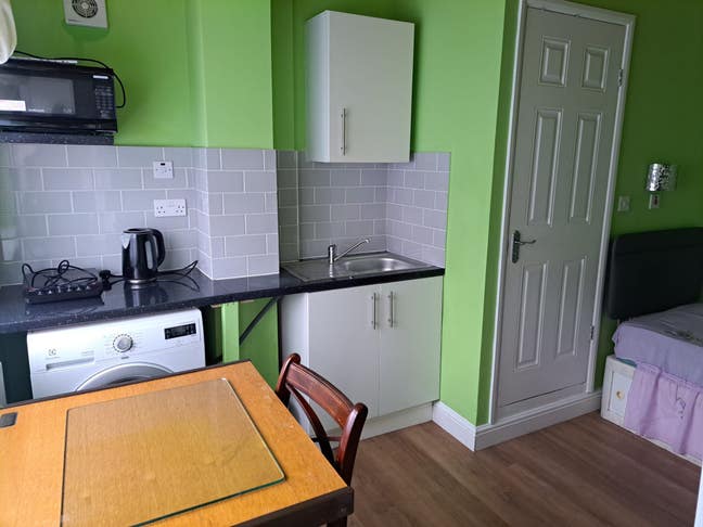 Bedsit Room with Ensuite (Newly-Refurbished in Dar Main Photo