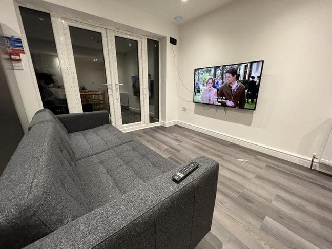 Large Room! All Bills Inc! All En Suites! 1GBps Main Photo