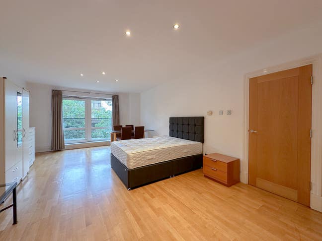 Very Big Doubleroom in Kensington Main Photo
