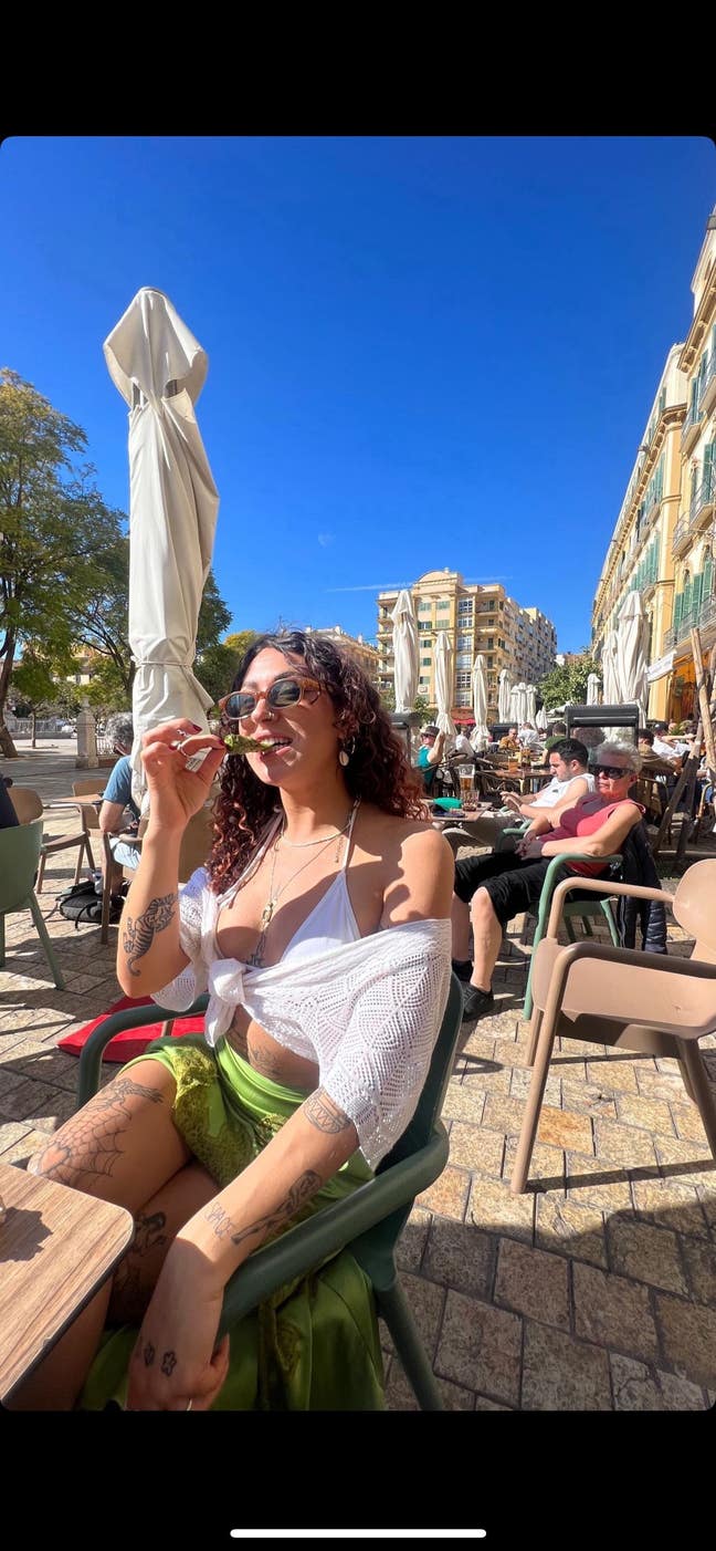 28 year old woman needs room Main Photo