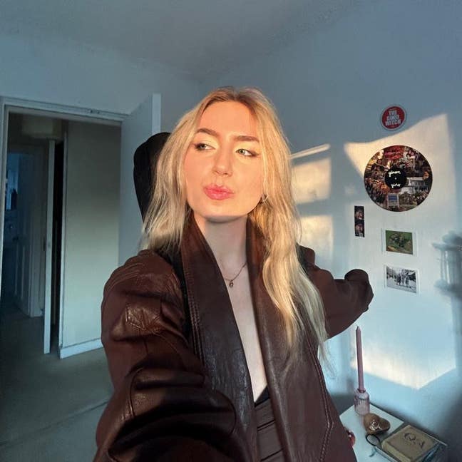 Friendly gal looking to join a flat! Main Photo