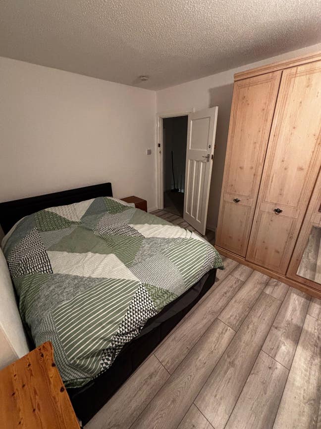 2 Rooms available in renovated shared house Main Photo