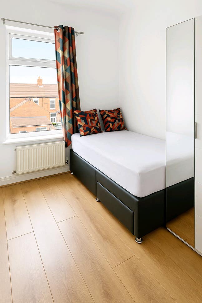 A Modern Furnished Single Bedroom - Shirebrook Main Photo