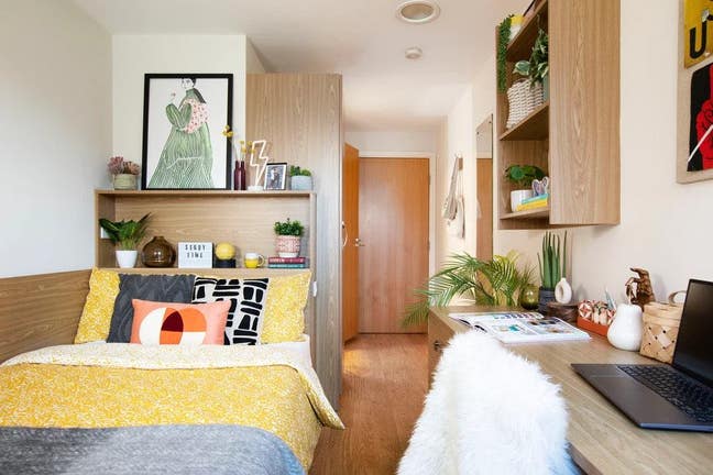 En-Suite Room in West End Main Photo
