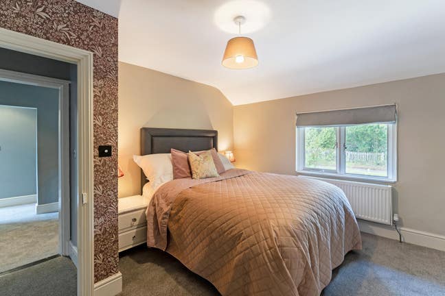 Double room in beautiful cottage Main Photo
