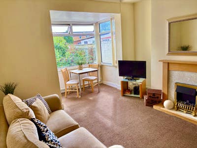 Professional N/S for House Share Main Photo