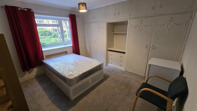 Large Room 4Mins to Streatham Hill STN! Main Photo