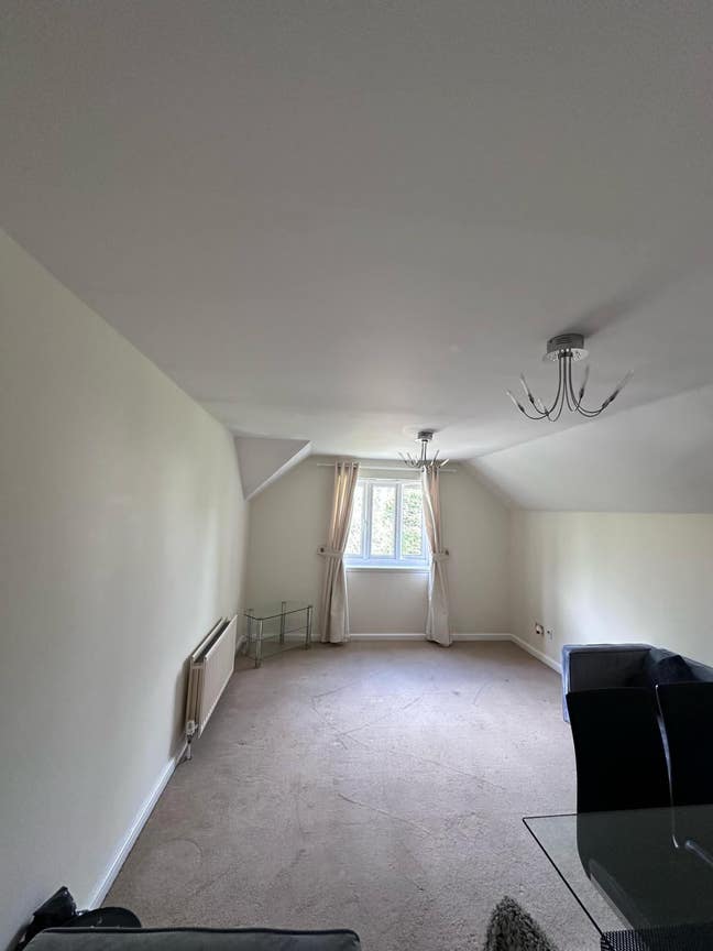 Double room for rent next to town centre Main Photo