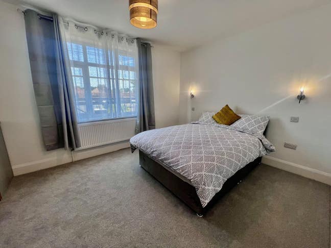 One double bedroom rooms with Ensuite bathroom Main Photo