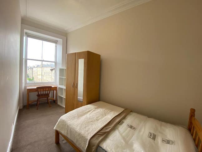Flatmate wanted for our 4 bed flat in Newington! Main Photo