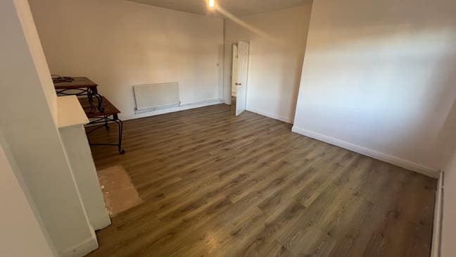 Spacious Two-Bedroom Flat - Prime Location  Main Photo