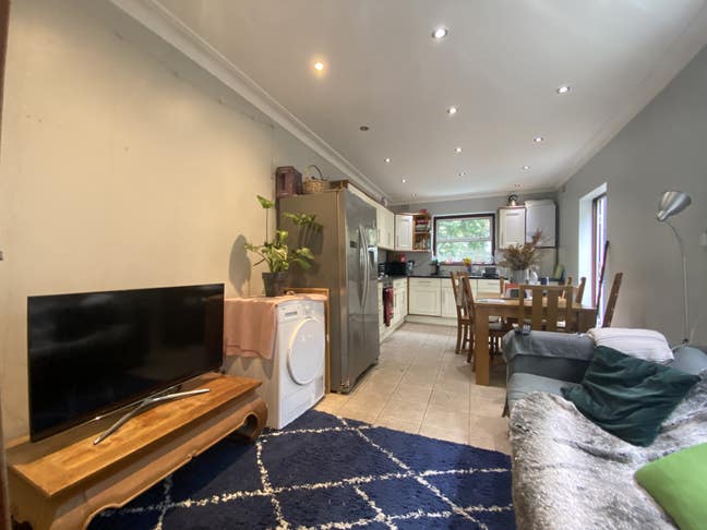 4 Rooms in Large House | WIfi & Council Tax inc Main Photo