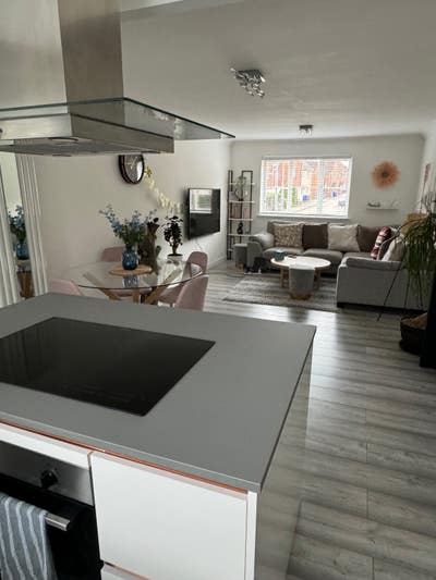 Double room available for rent - furnished! Main Photo