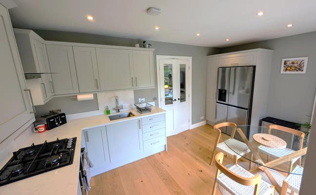 Double Room Available in Clean + Tidy House  Main Photo