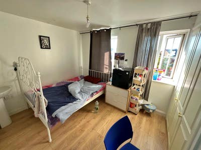 Double bed space  near de Havilland campus  Main Photo
