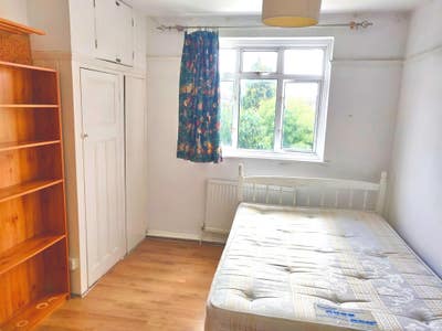 Double room in New Malden - quiet residential area Main Photo