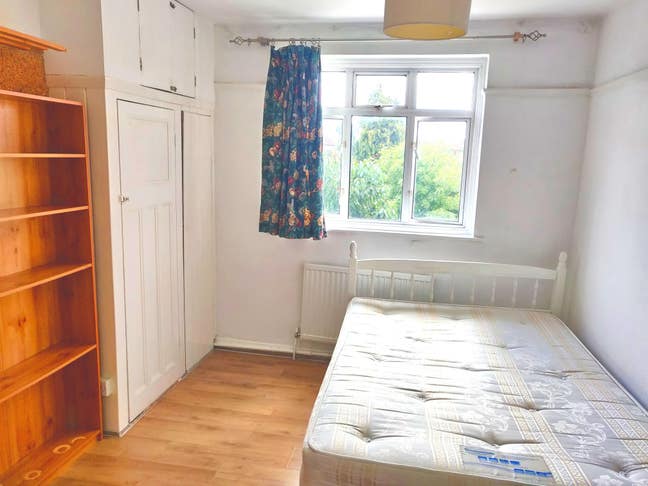 Double room in New Malden - quiet residential area Main Photo
