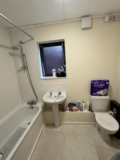 A double bedroom available for rent Main Photo