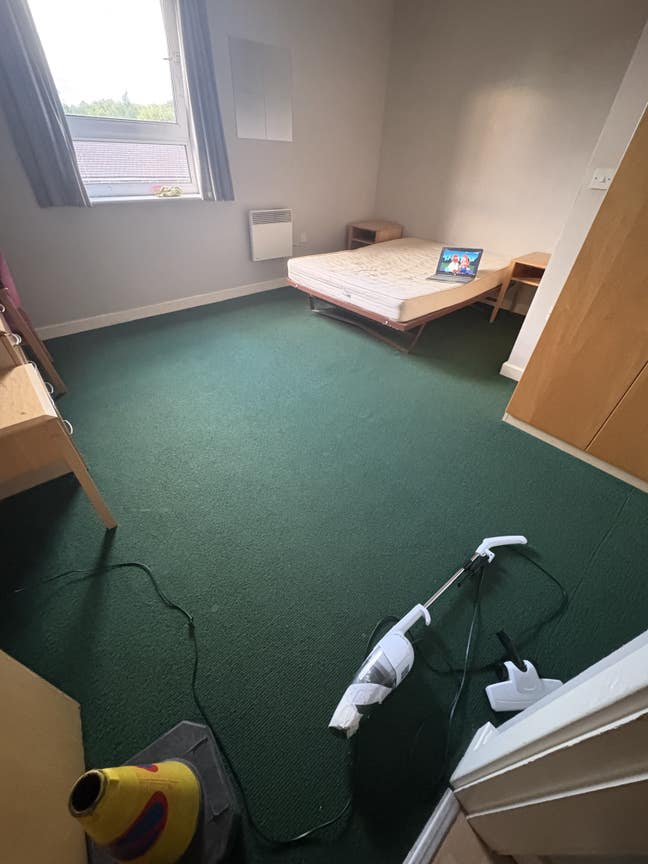 Room available I need a roommate also  Main Photo