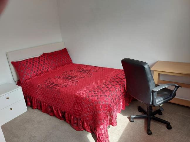 Double Room to rent in central Crawley Main Photo