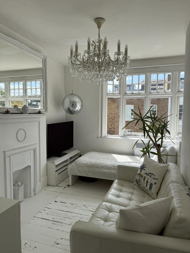 Lovely room in a fantastic Chelsea location Main Photo