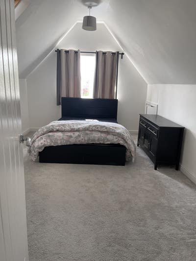 Very Large Double Bedroom near to Sale Town Centre Main Photo