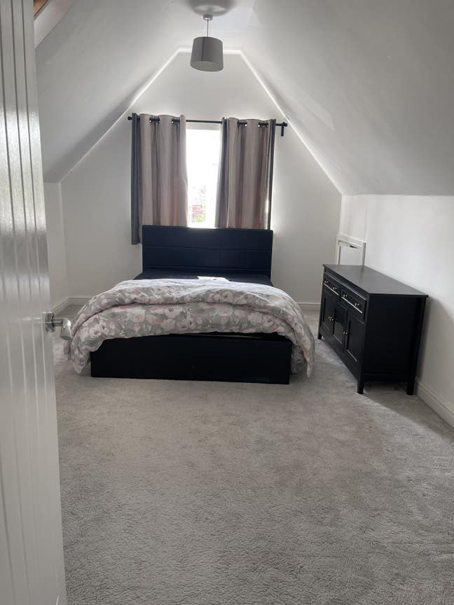 Very Large Double Bedroom near to Sale Town Centre Main Photo