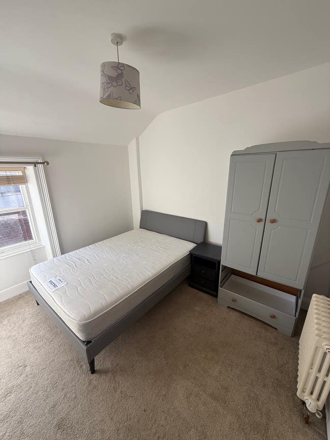 Bedroom available in period HMO Main Photo