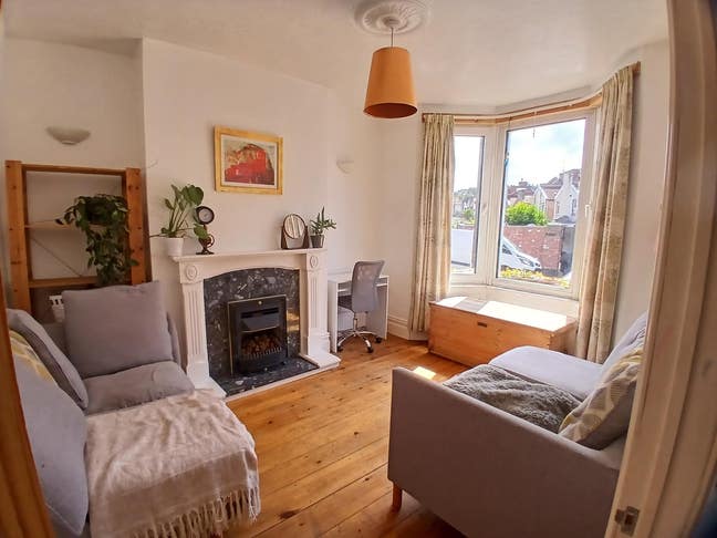 Sole use of living room and double bedroom Main Photo