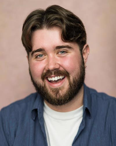 25 Year Old Actor looking for short term  Main Photo