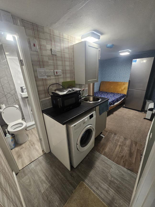 Spacious Double Bedroom with Ensuite Main Photo