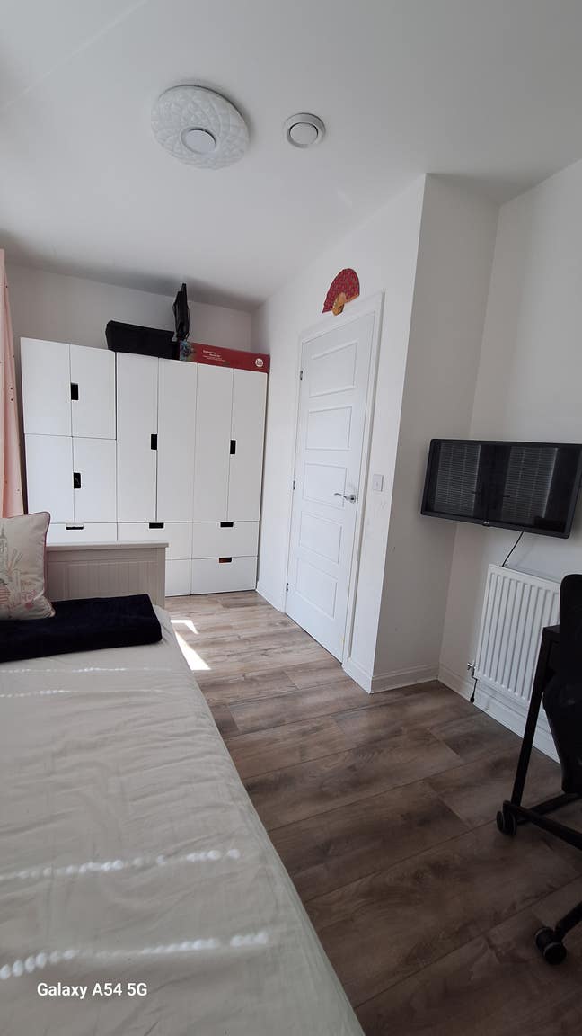 Spacious Room in Family Home - Colindale/Mill Hill Main Photo