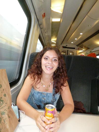 Hi, I’m Ellie 👋   I'm looking to move ... Main Photo