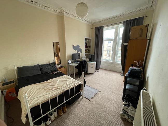 Double bed available in West End student flat Main Photo