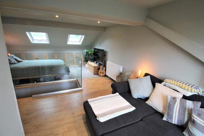 Spacious Top Floor Double Room & Ensuite Meanwood Main Photo