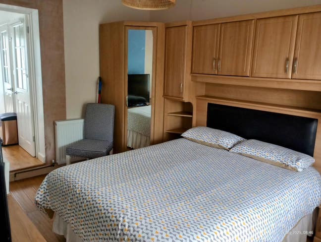 En-suite double bedroom  Main Photo